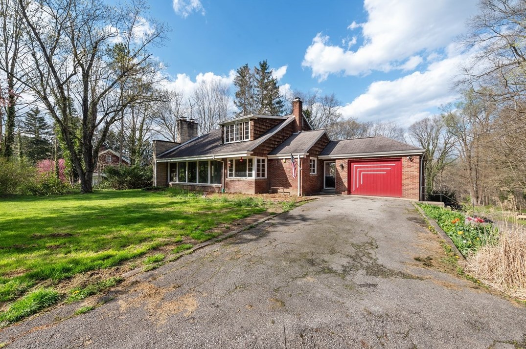 570 Latrobe Crabtree Rd, Latrobe, PA 15650-3519