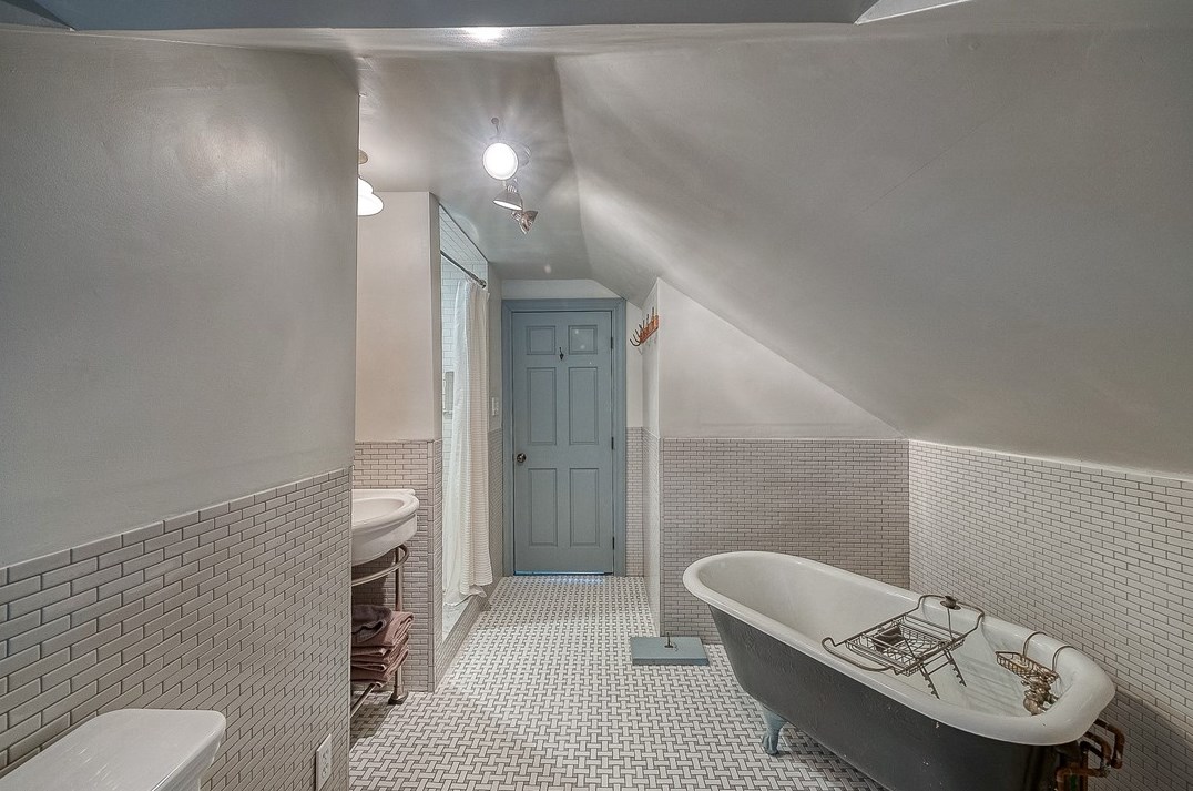 265 Lebanon Ave, Pittsburgh PA 15228-1322 exterior