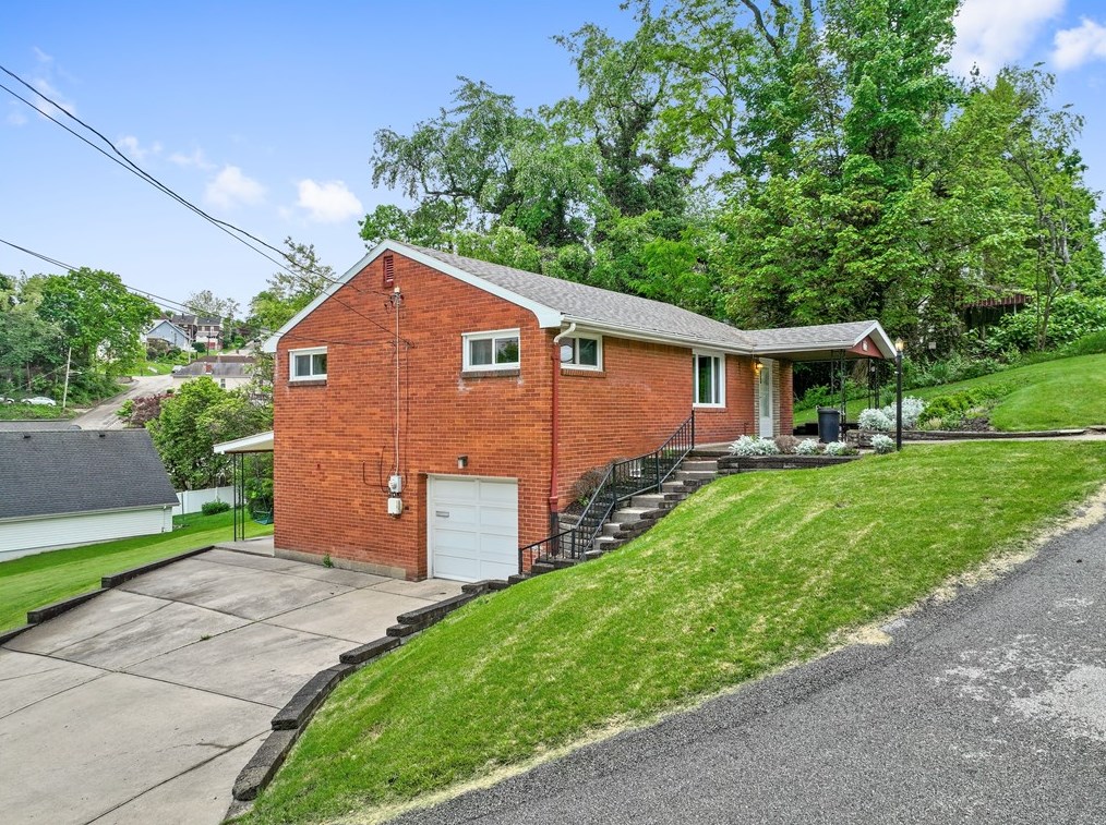 1461 Hollywood St, Pittsburgh, PA 15205