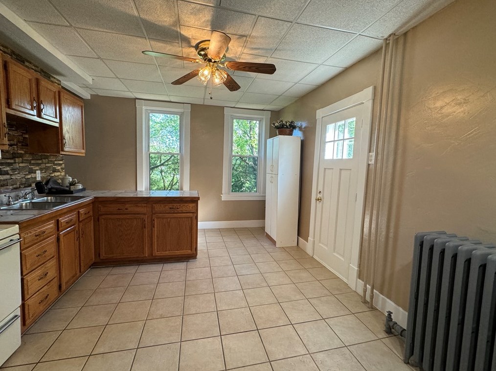 114 Good St, Jeannette, PA 15644-3323