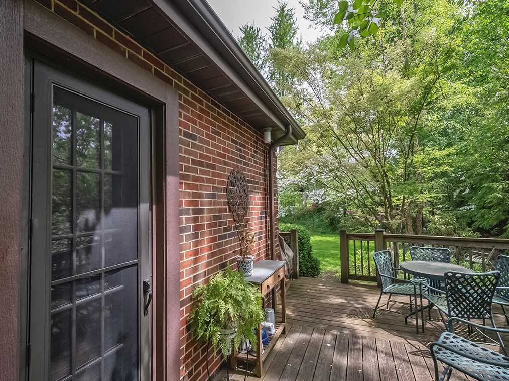 5421 Kipling Rd, Pittsburgh PA 15217-1038 exterior