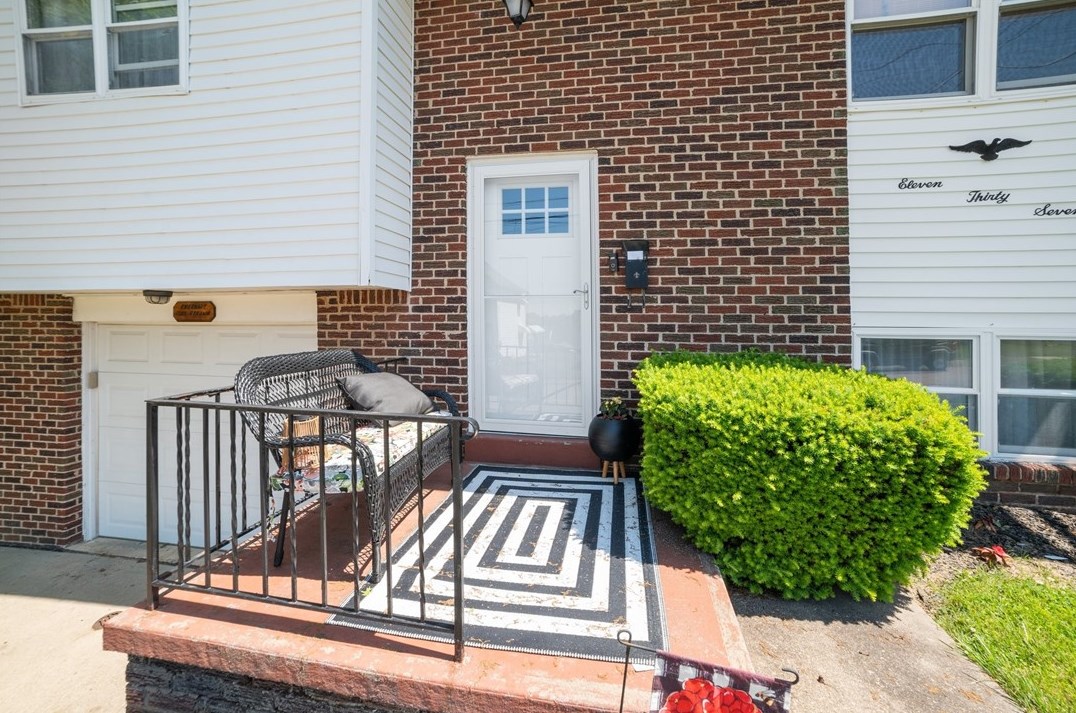 1137 Strawn Ave, New Kensington, PA 15068-5756
