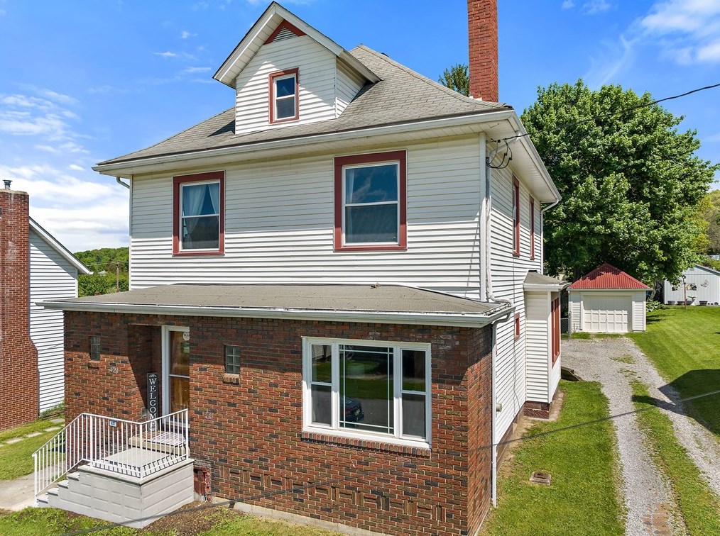 421 Van Buren St, Evans City, PA 16033