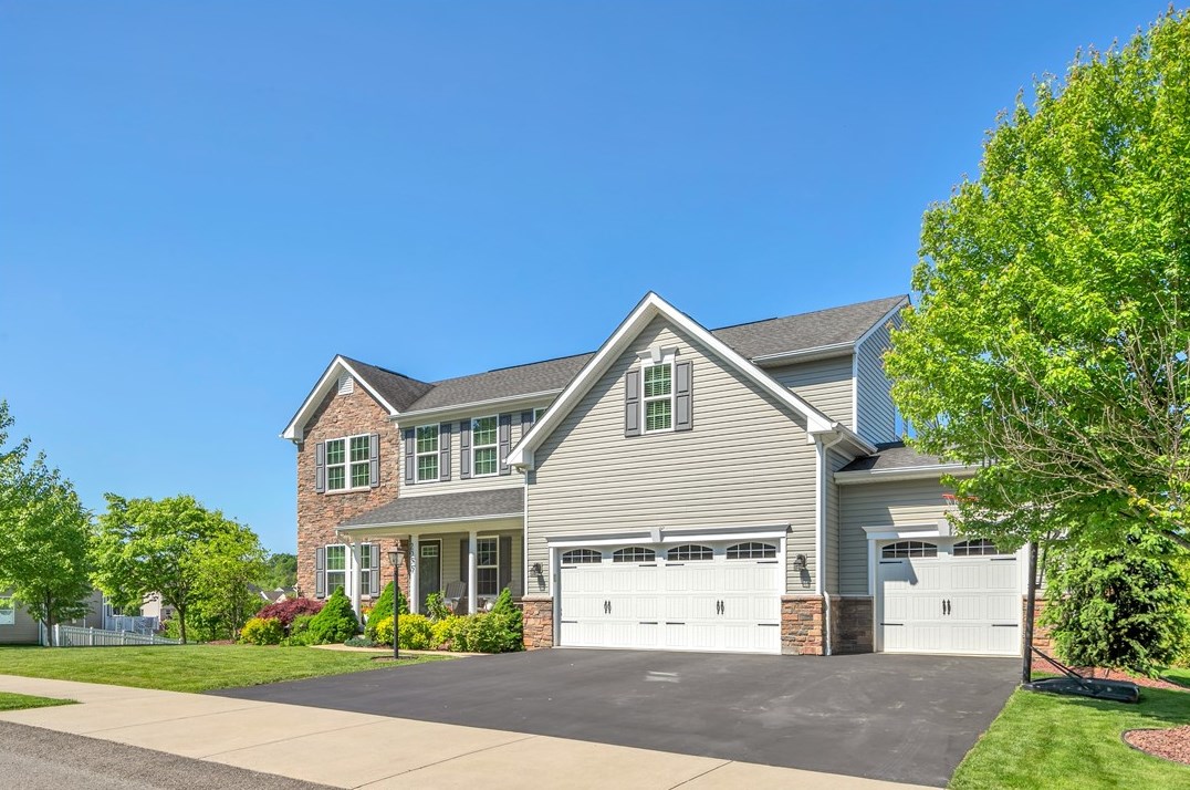 2037 Eagle Ridge Dr, Valencia, PA 16059-2248