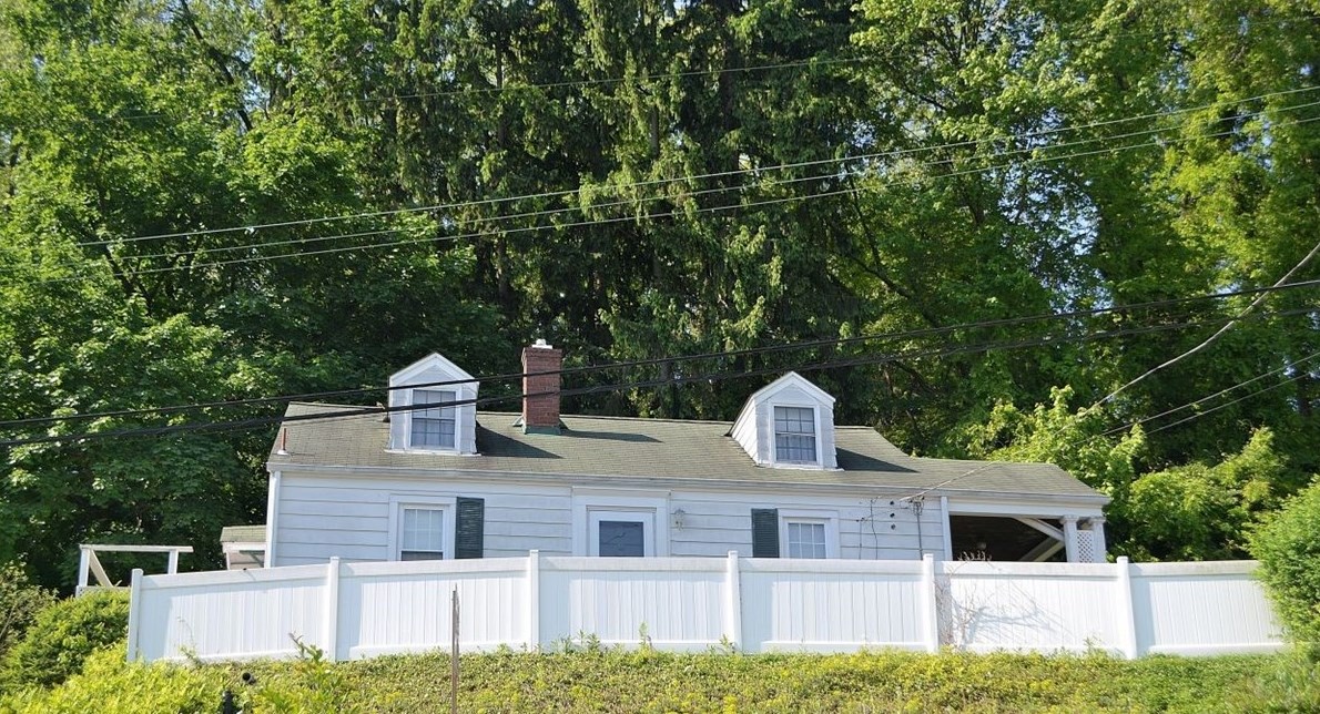 106 Longvue Dr, Pittsburgh, PA 15237-2275
