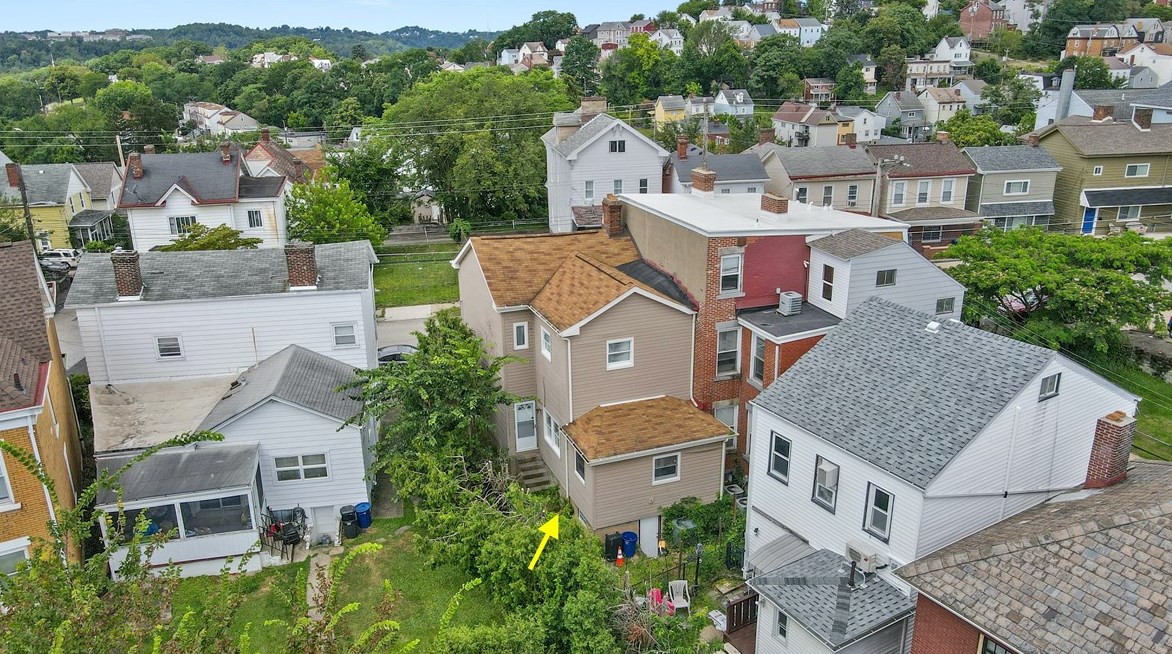 343 Boggs Ave, Pittsburgh PA  15211-2074 exterior