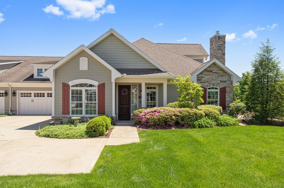 2006 Deacon Dr, Latrobe, PA 15650-9033