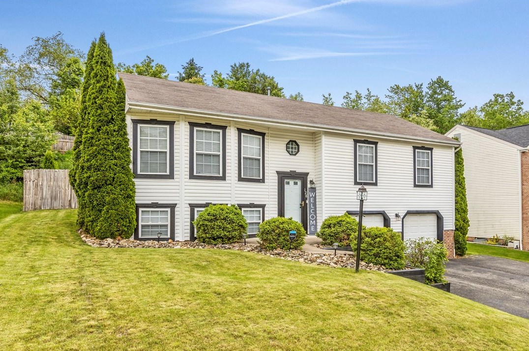128 Shelbourne Dr, Moon Twp, PA 15108-8924