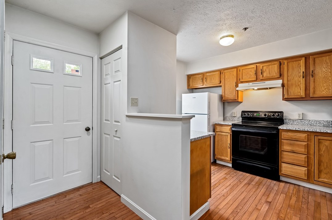1066 Royal Dr, Canonsburg, PA 15317-5040
