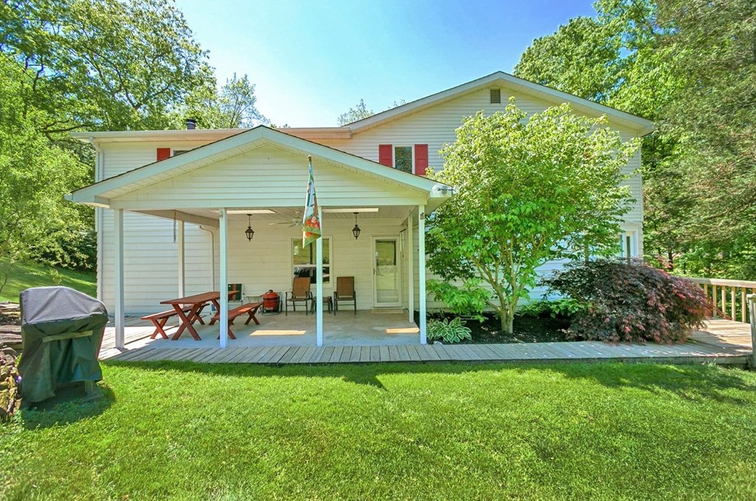 1626 Old Leechburg Rd, New Kensington, PA 15068