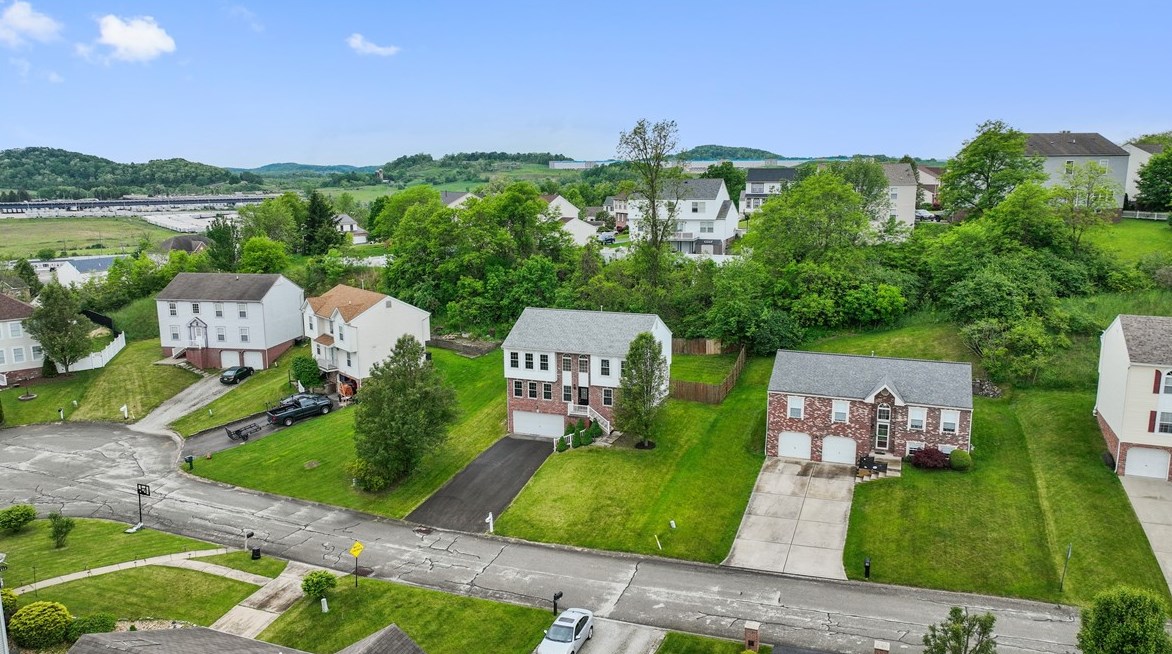 414 Crossbow Dr, New Stanton, PA 15672