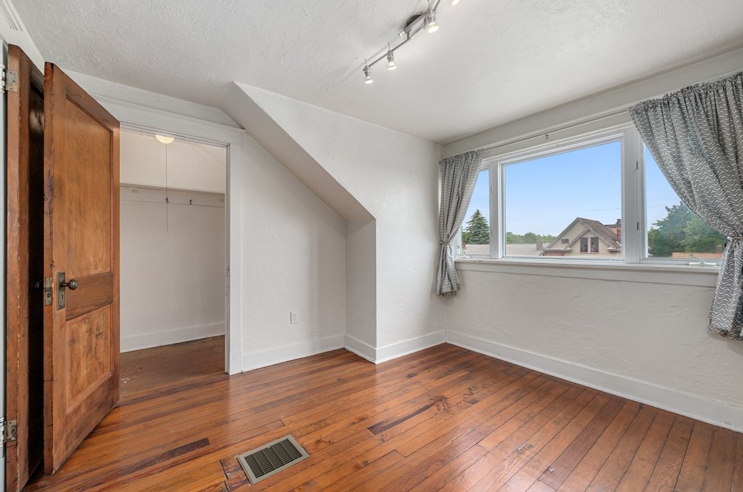 613 Kirtland St, Pittsburgh PA 15208-2826 exterior