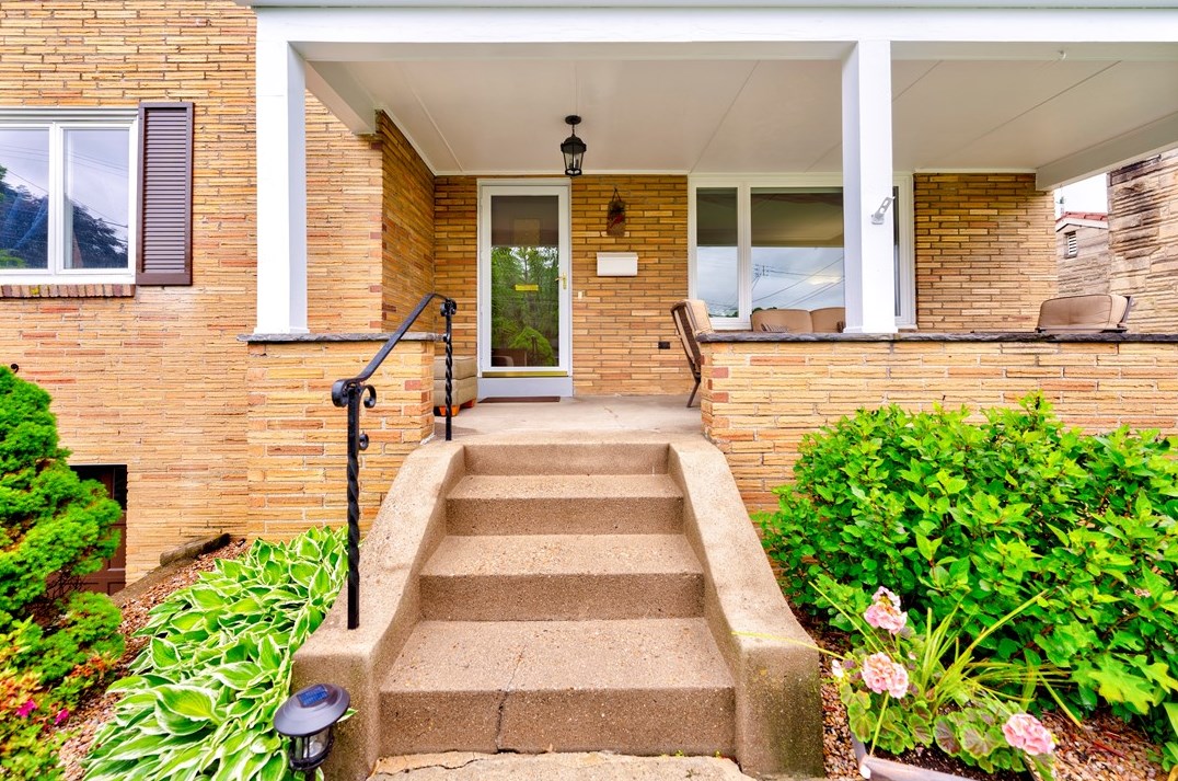 493 Parkview Dr, Pittsburgh, PA 15243