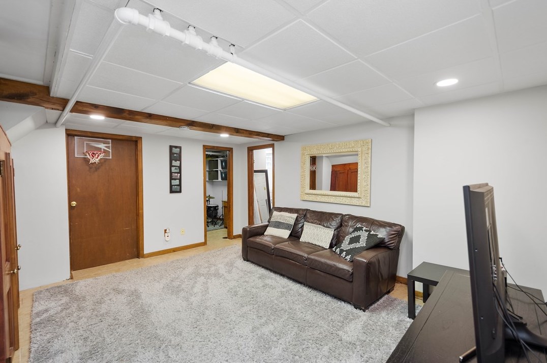 95 Inglewood Dr, Pittsburgh PA 15228-1555 exterior