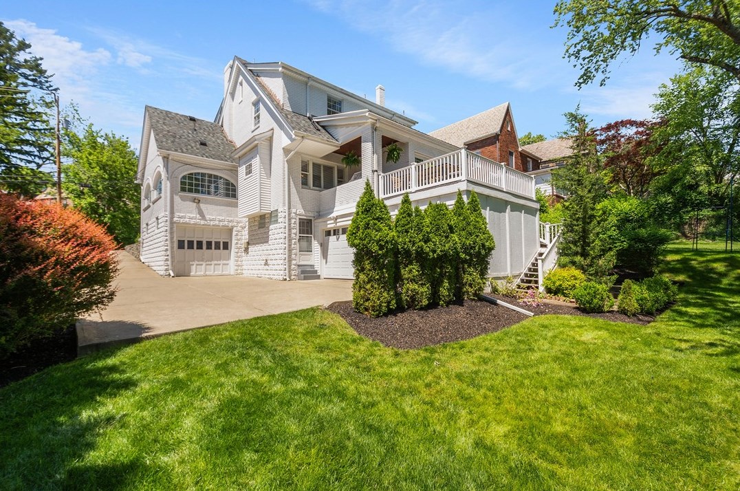 95 Inglewood Dr, Pittsburgh PA 15228-1555 exterior