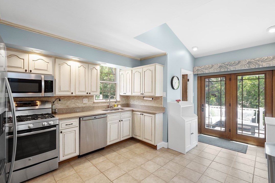 95 Inglewood Dr, Pittsburgh PA 15228-1555 exterior