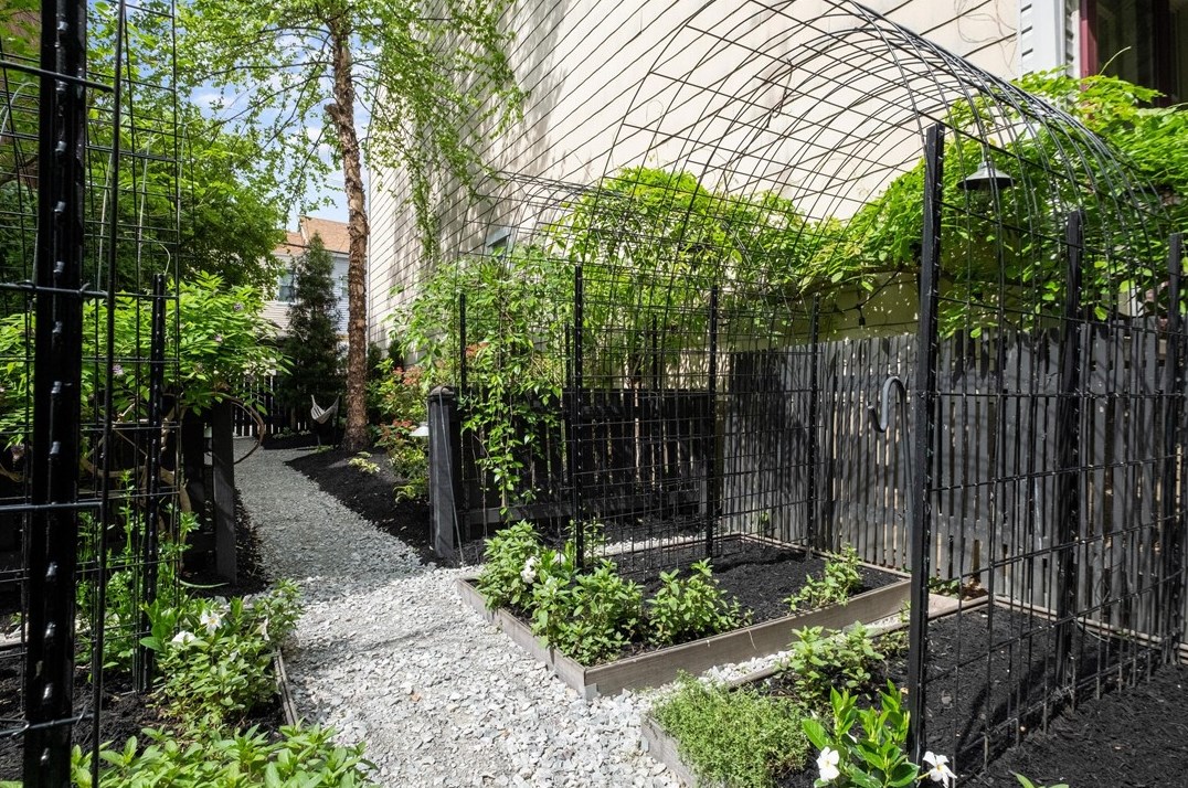 3906 Howley St, Pittsburgh PA 15224-1416 exterior