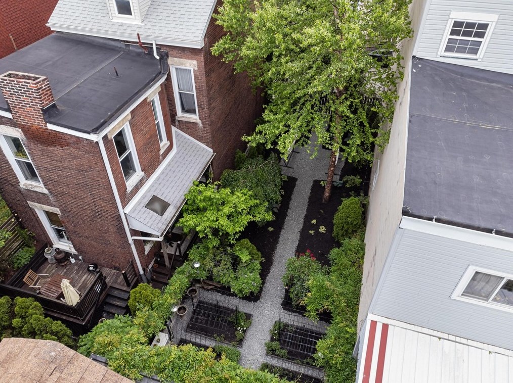 3906 Howley St, Pittsburgh PA 15224-1416 exterior