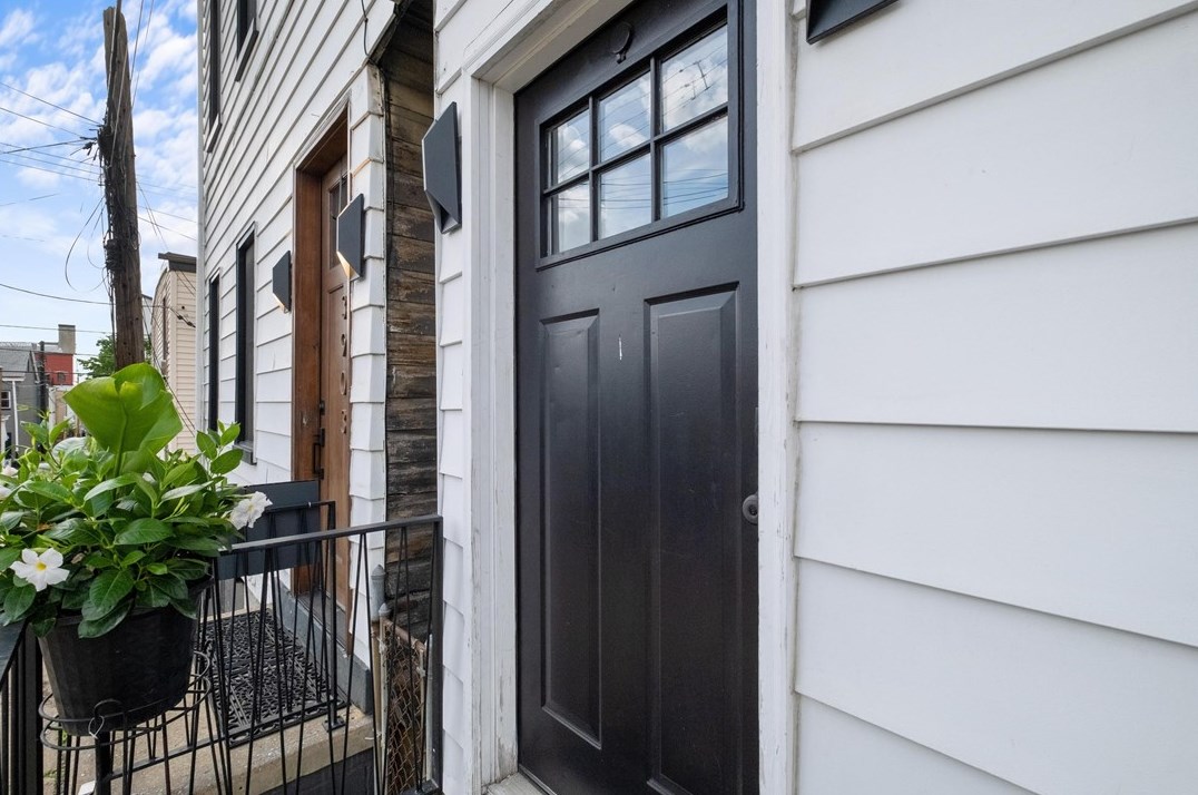 3906 Howley St, Pittsburgh PA 15224-1416 exterior