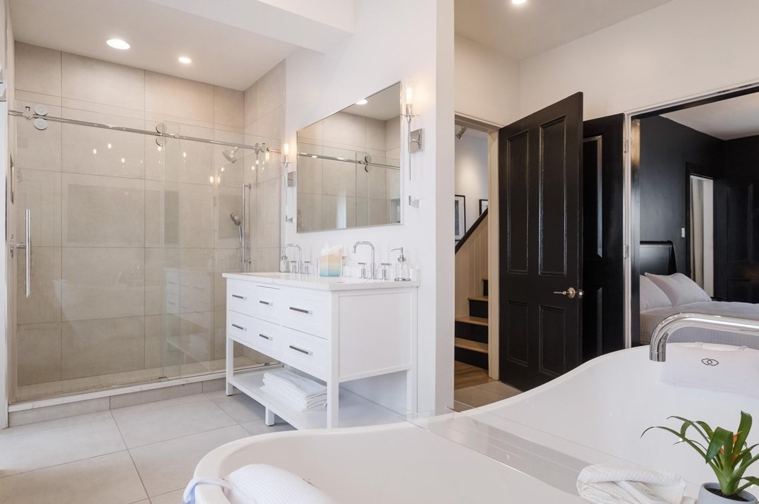 3906 Howley St, Pittsburgh PA 15224-1416 exterior