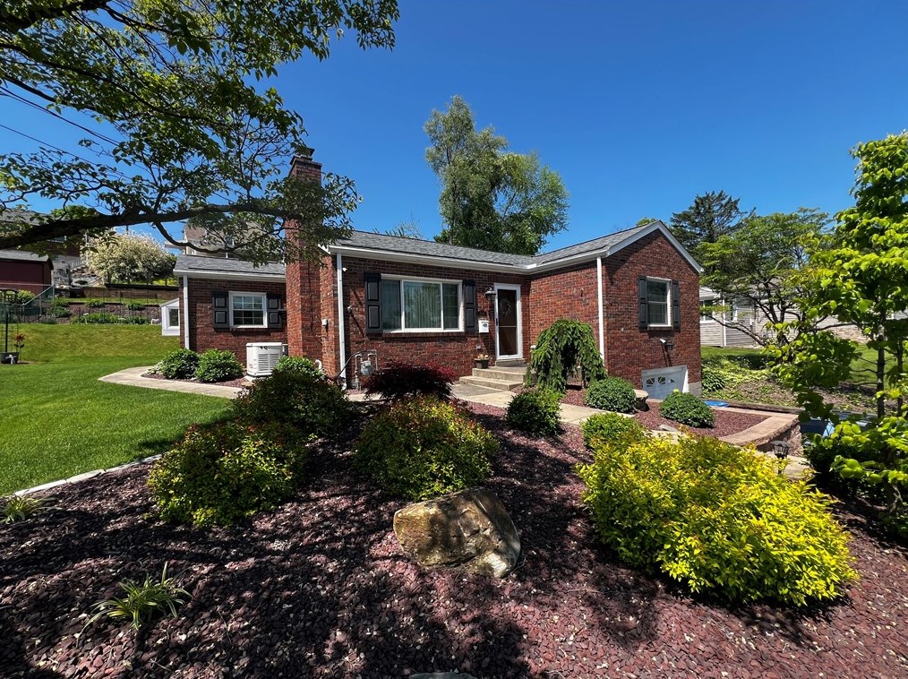 209 Widmer Ave, New Kensington, PA 15068-2512