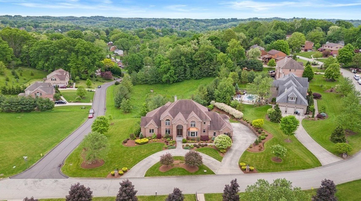 236 E Edgewood Dr, Canonsburg, PA 15317
