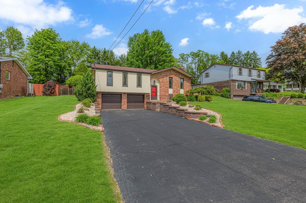 1670 Charlton Hts Rd, Moon Twp PA 15108-3016 exterior