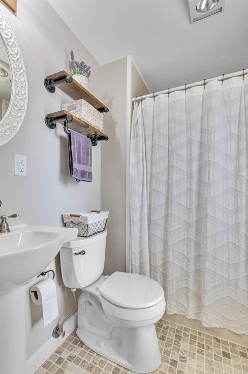 1670 Charlton Hts Rd, Moon Twp PA 15108-3016 exterior