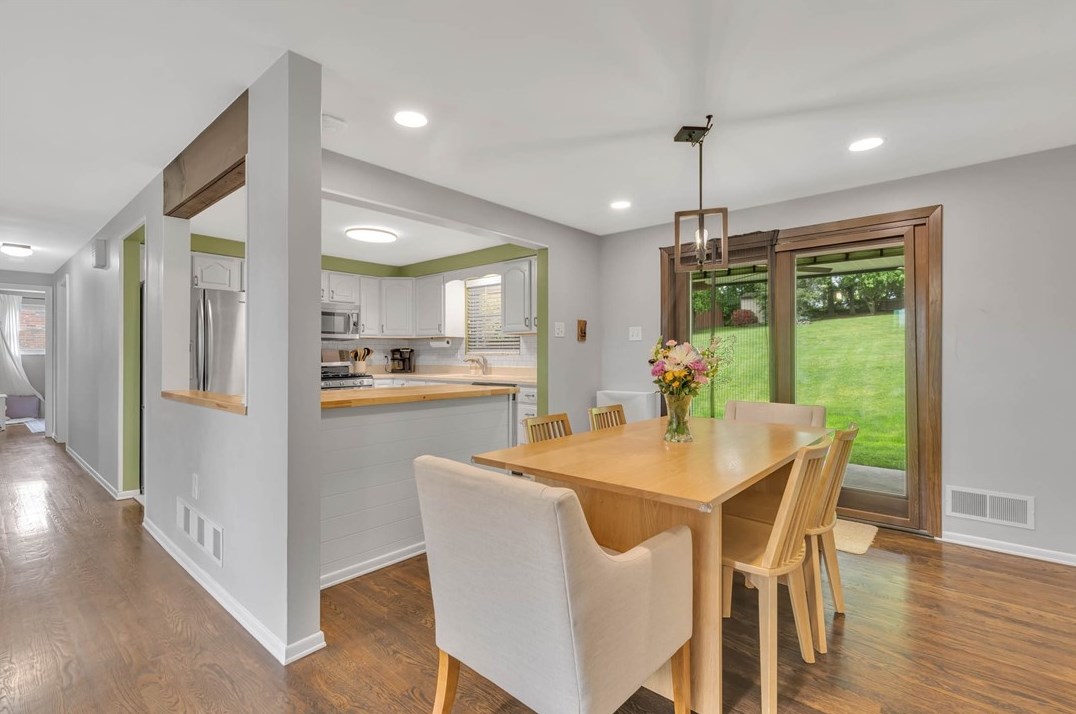 1670 Charlton Hts Rd, Moon Twp PA 15108-3016 exterior