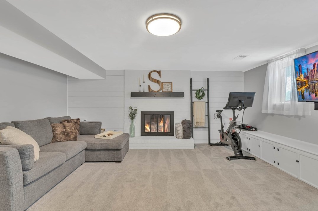 1670 Charlton Hts Rd, Moon Twp PA 15108-3016 exterior