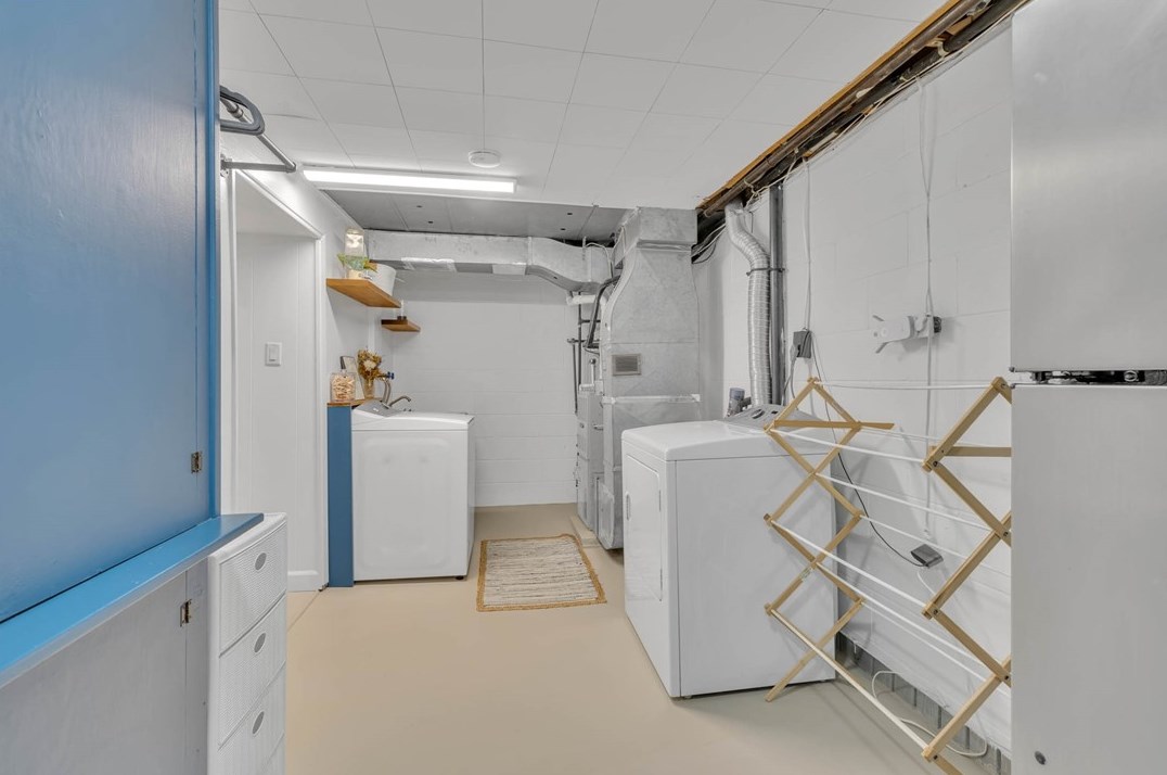 1670 Charlton Hts Rd, Moon Twp PA 15108-3016 exterior