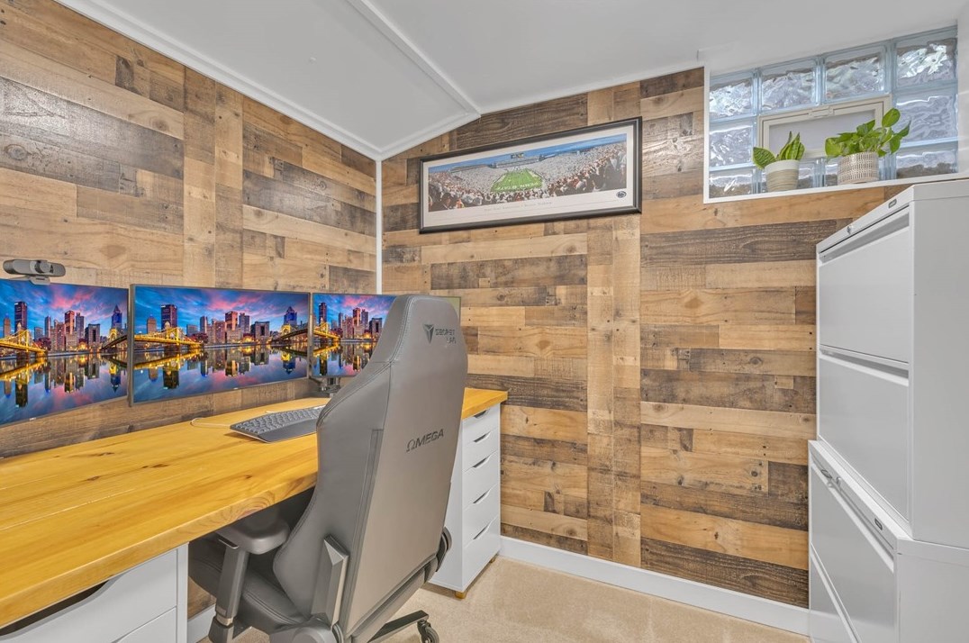 1670 Charlton Hts Rd, Moon Twp PA 15108-3016 exterior