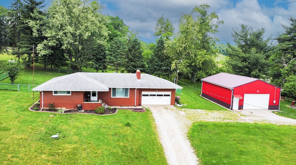 458 Lusk Rd, Bentleyville, PA 15314-1975