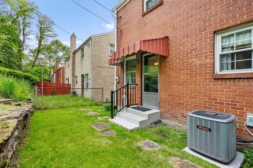 403 Maytide St, Pittsburgh PA  15227-1847 exterior