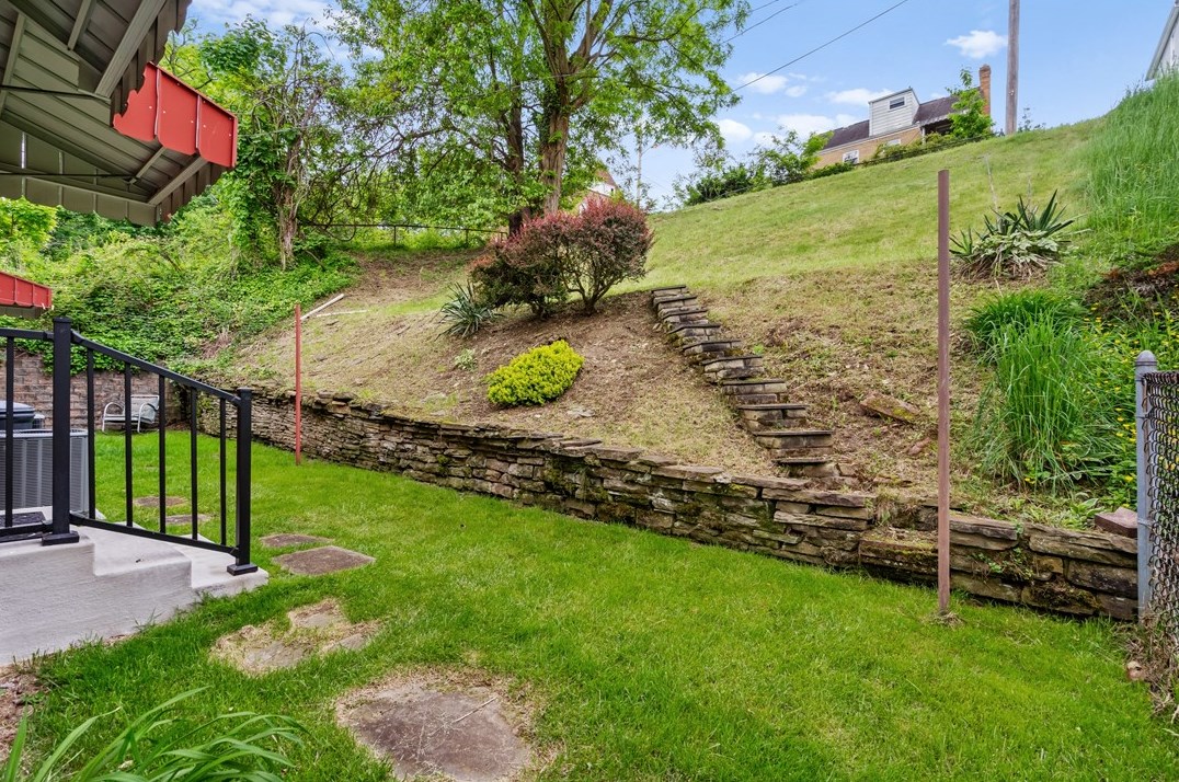 403 Maytide St, Pittsburgh PA  15227-1847 exterior