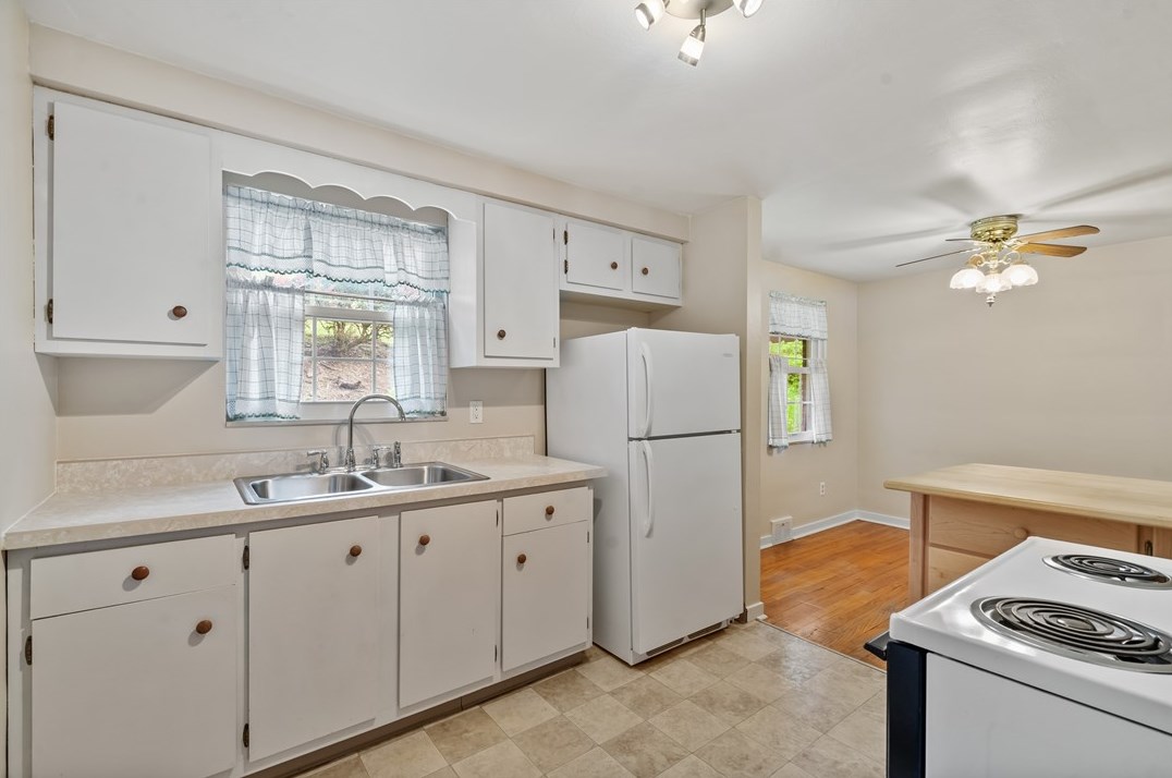 403 Maytide St, Pittsburgh PA  15227-1847 exterior