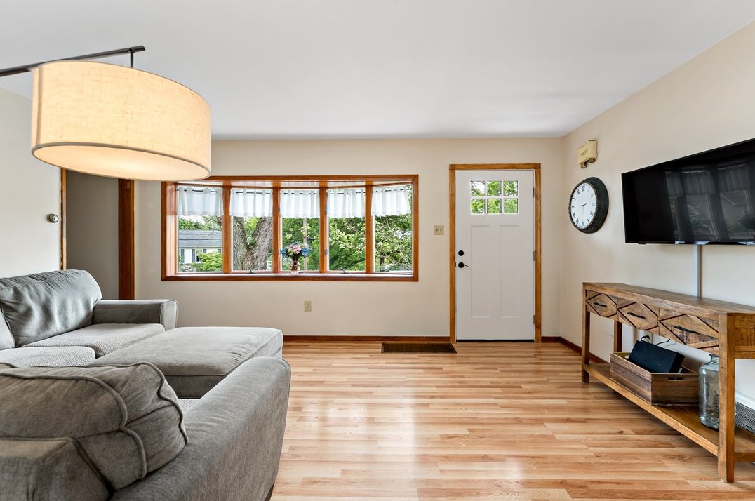 8819 Maple St, Allison Park, PA 15101-2728