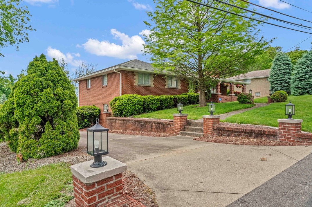 3 Giffin Dr, Canonsburg, PA 15317-2225