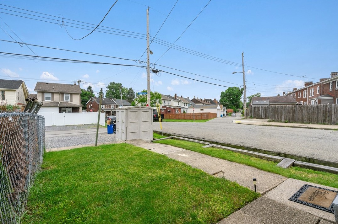 1700 Jancey St, Pittsburgh PA  15206-1146 exterior