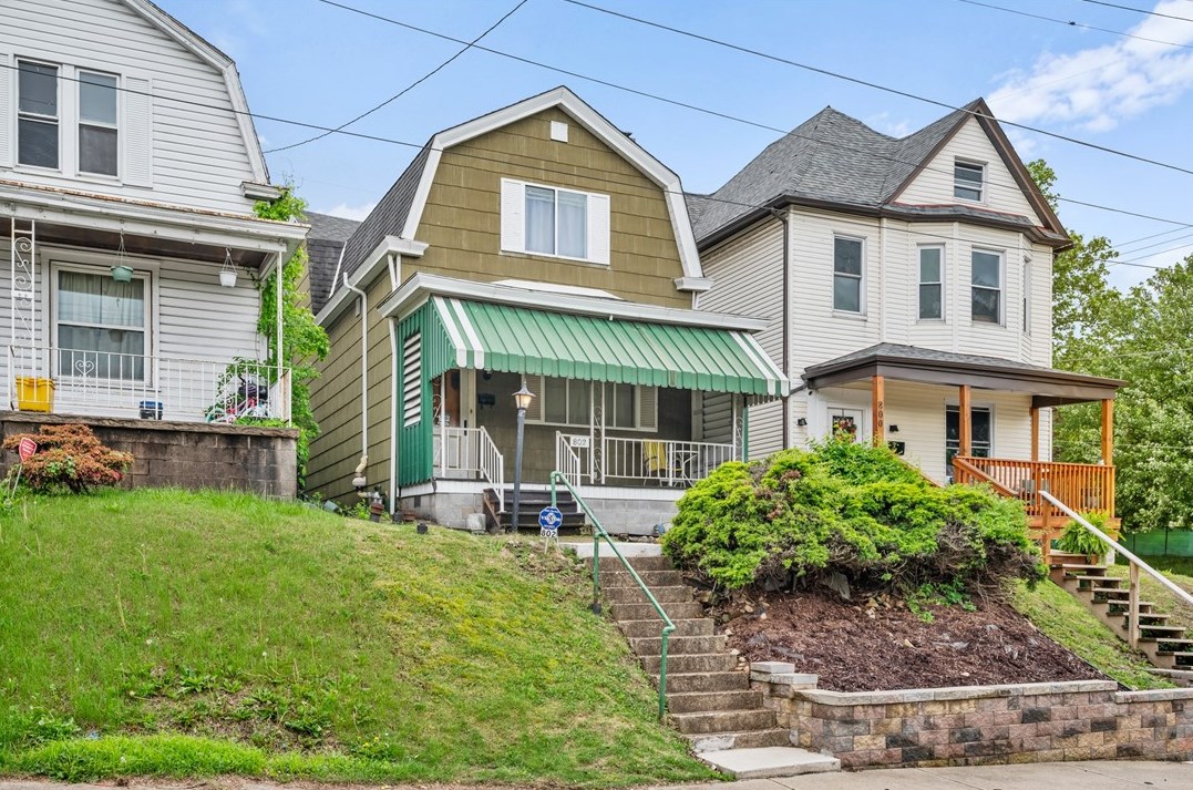 802 10th Ave, Whitaker PA  15120-1925 exterior