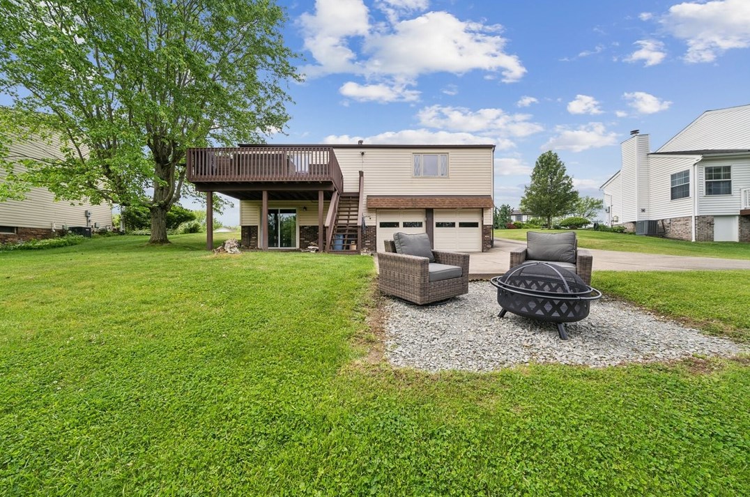 1964 Hertford Dr, Library PA  15129-8961 exterior