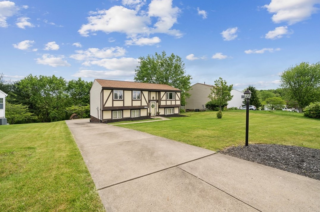 1964 Hertford Dr, Library PA  15129-8961 exterior