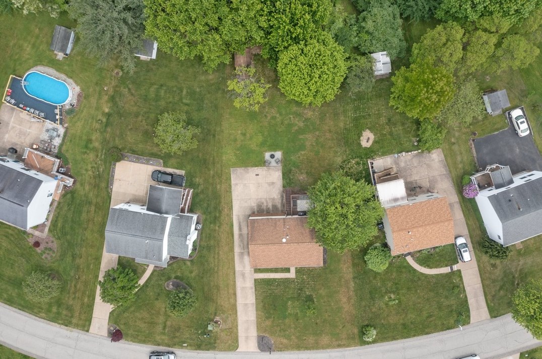 1964 Hertford Dr, Library PA  15129-8961 exterior