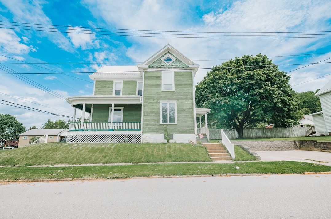 158 Church St, Indiana, PA 15701-2174