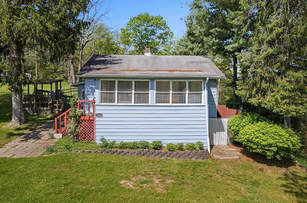 1610 Crawford Rd, Imperial, PA 15126-9133