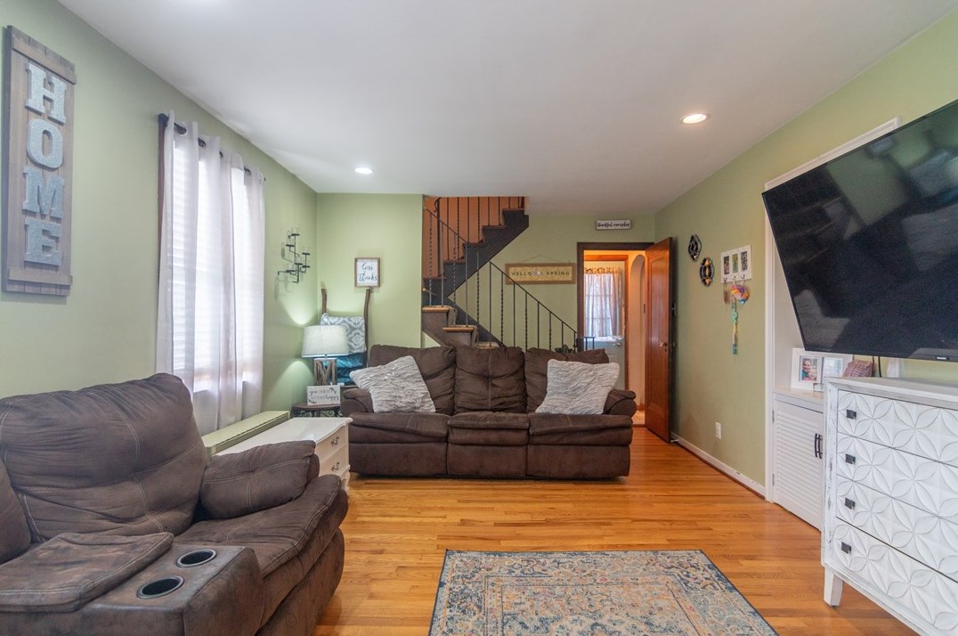 17 Ambler Ave, Jeannette, PA 15644
