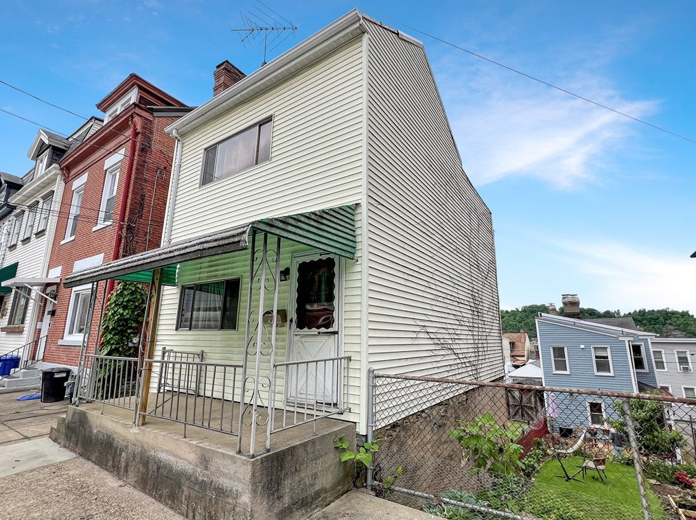 5213 Holmes St, Pittsburgh, PA 15201-2435