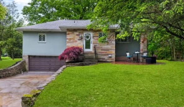 109 Oak Ridge Dr, Butler, PA 16002-3939