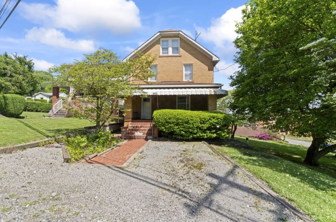 402 37th St, Beaver Falls, PA 15010-3452