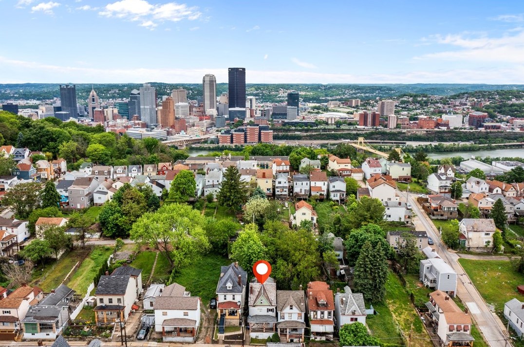 833 Excelsior St, Pittsburgh PA  15210-1036 exterior